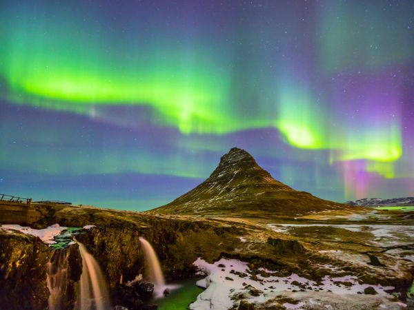 Experience the Wonder of Iceland’s Northern Lights with the Comfort of Your Car